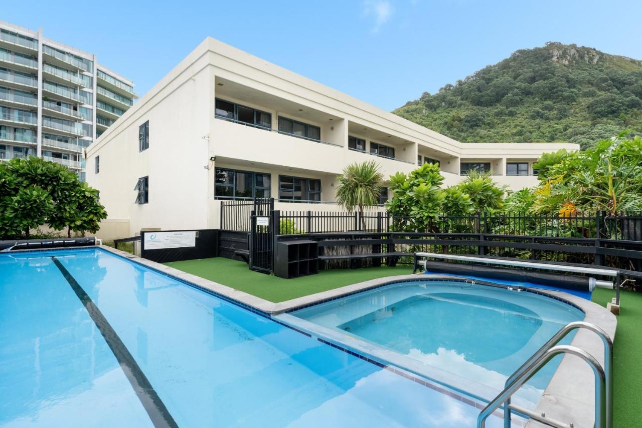 Oceanside Apartment With Garden Views Mount Maunganui Exterior photo