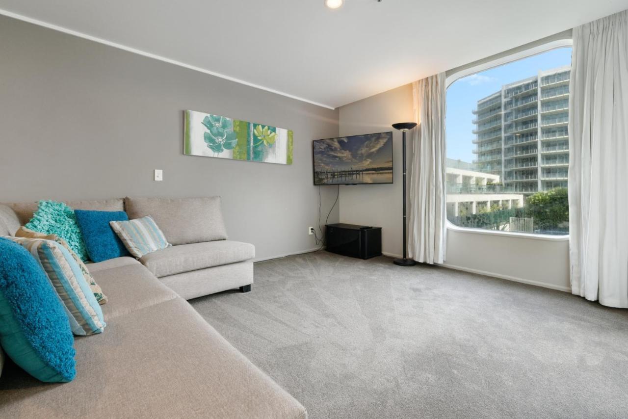 Oceanside Apartment With Garden Views Mount Maunganui Exterior photo
